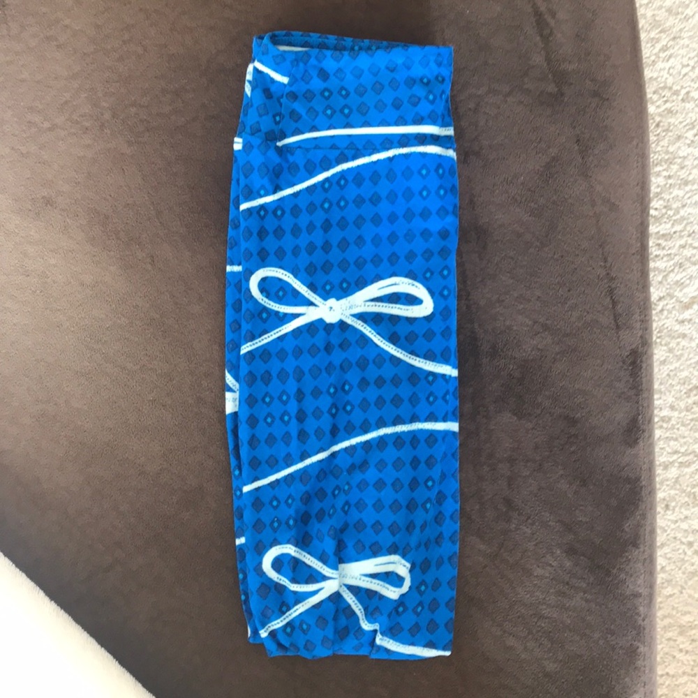 Super cute blue bow leggings